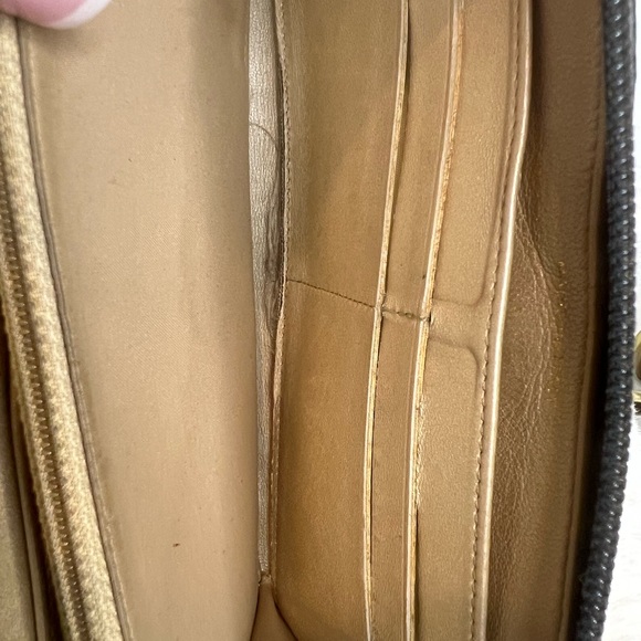 ❤️SOLD❤️TRR CHANEL CAMELLIA LAMBSKIN CC LOGO EMBOSSED ZIP LEATHER LONG WALLET - Picture 12 of 16